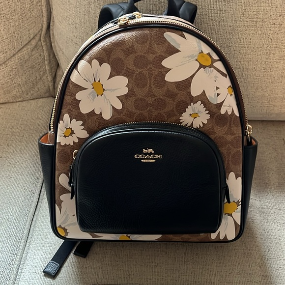 Daisy 🌼 Coach backpack and lg wallet - Picture 3 of 10